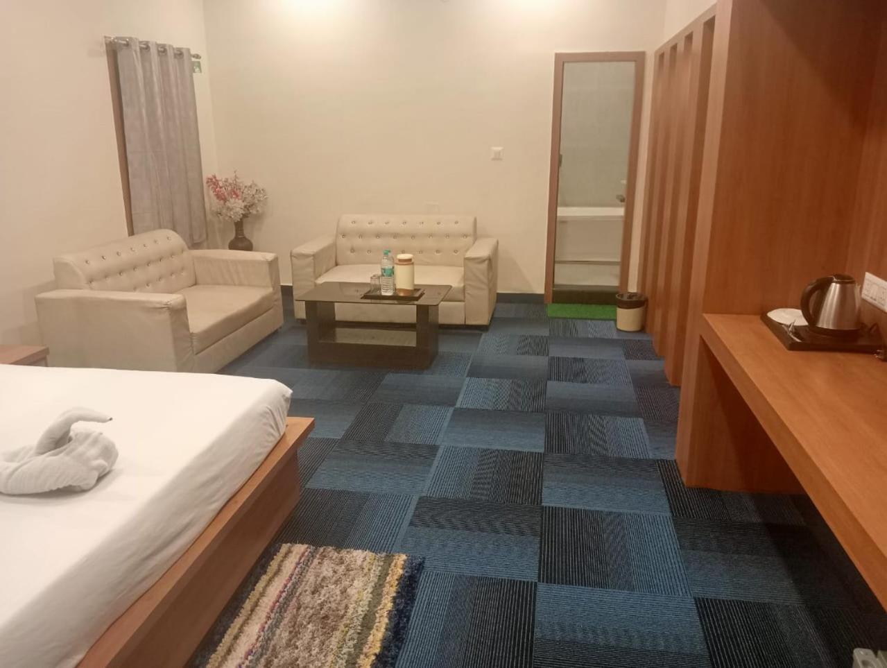 Panposh The Prestige Hotel & Convention מראה חיצוני תמונה